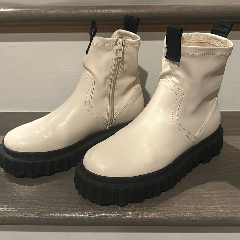Zara girls white pleather boots
